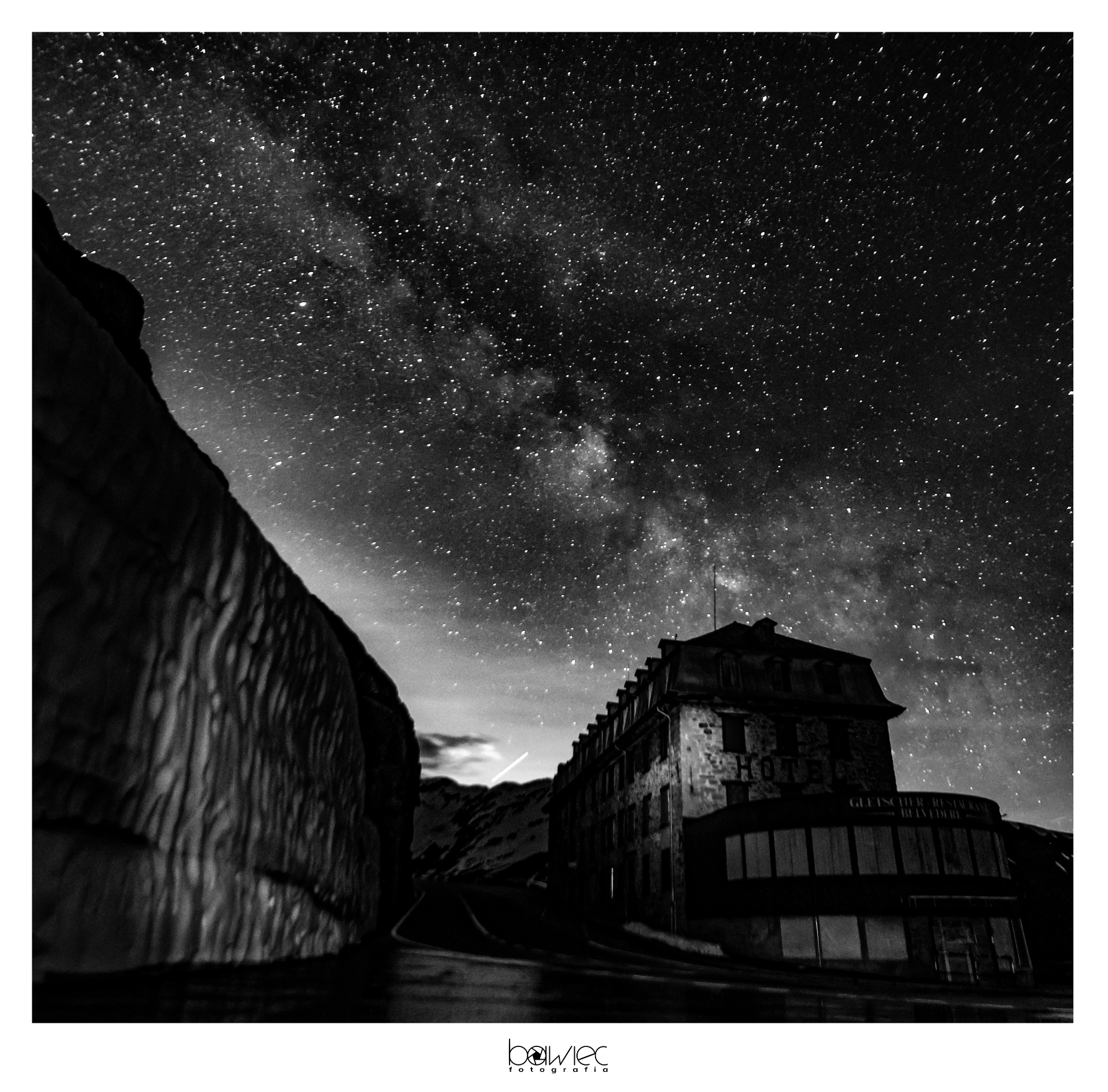 Alpen-Nachtlandschaft