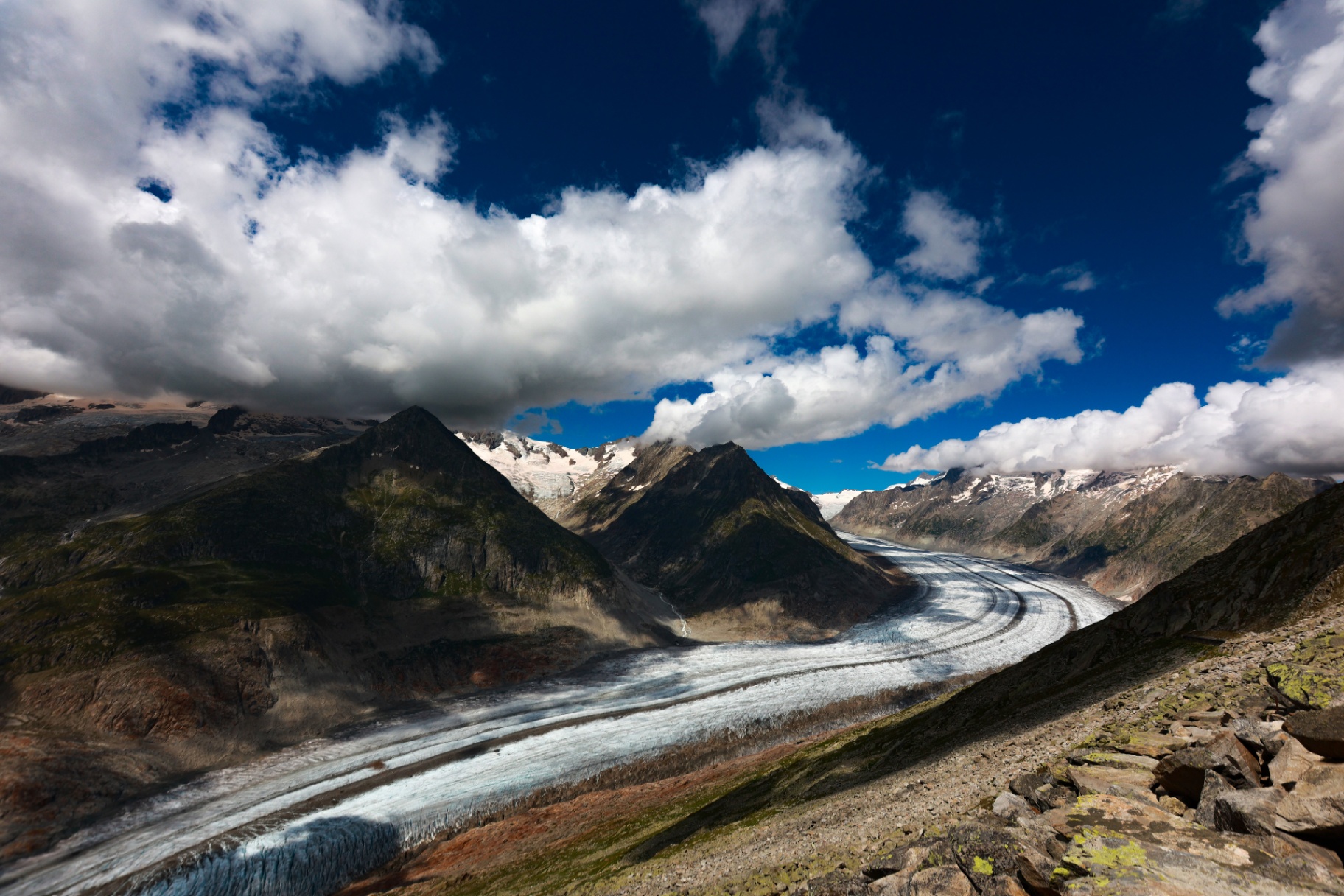 Aletschgletscher unter Wolken