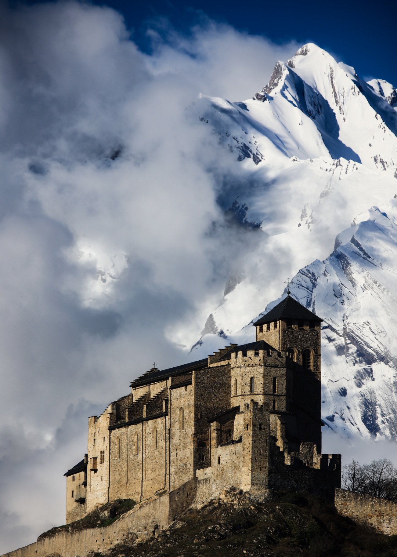 Schloss Valère in den Wolken