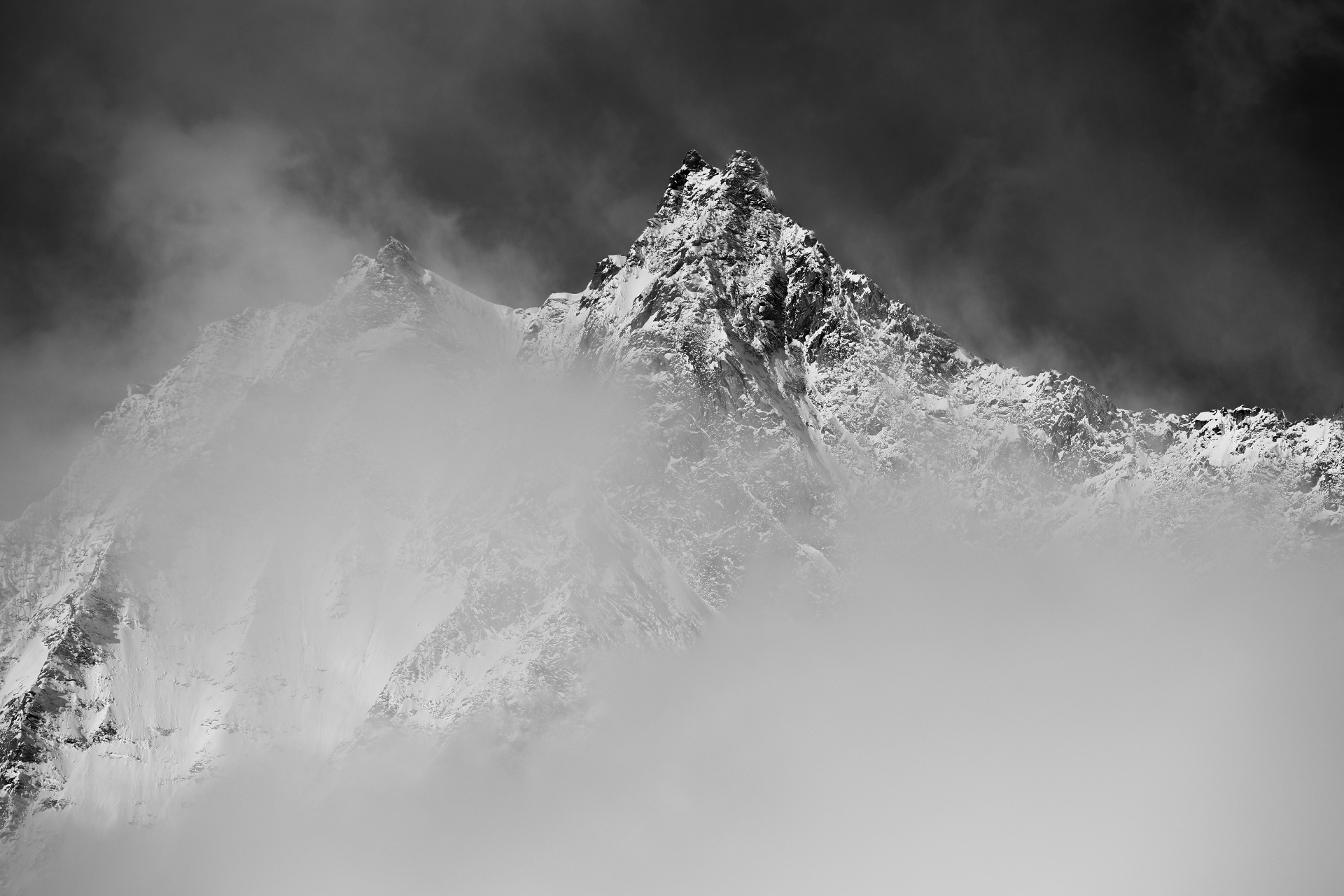 Gipfel im Nebel